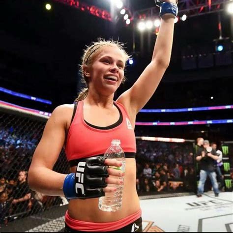 7 Incredible Photos of UFC Fighter Paige VanZant in。